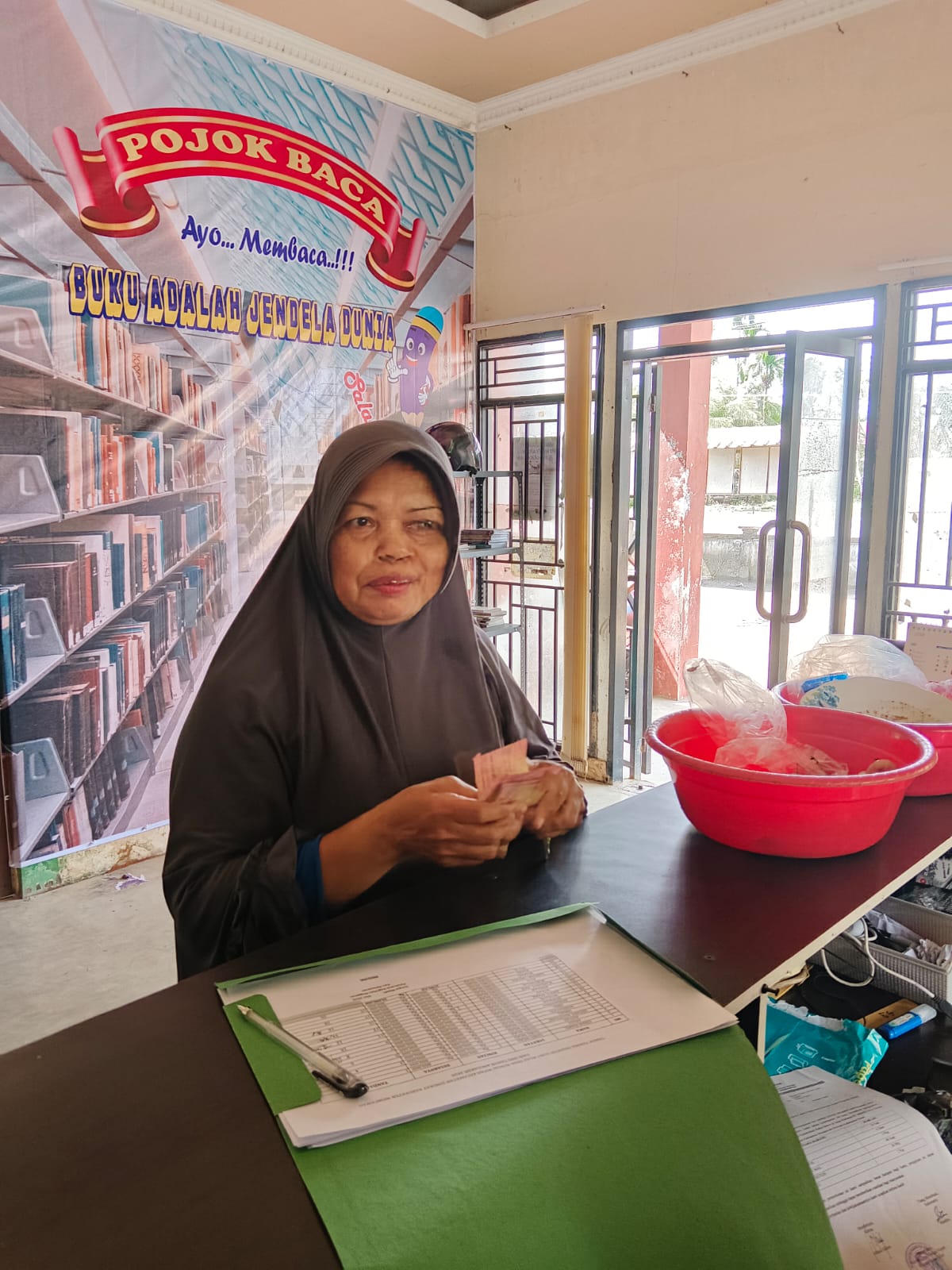 “Apresiasi Pengabdi Agama: Pemerintah Desa Sungai Nipah Salurkan Insentif Guru Ngaji dari Dana Desa Tahun Anggaran 2026.”